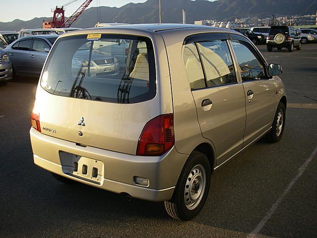 2003 Mitsubishi Minica