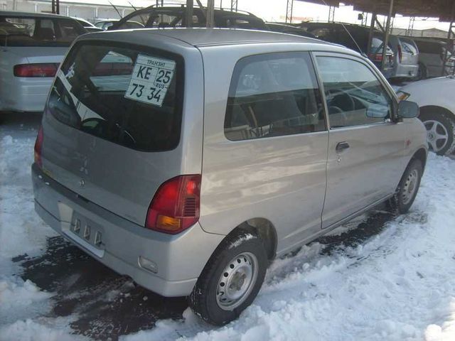 2003 Mitsubishi Minica