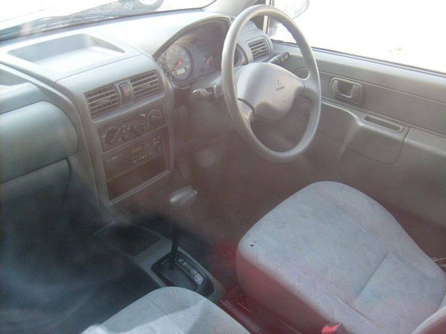 2003 Mitsubishi Minica