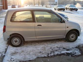2003 Mitsubishi Minica Images