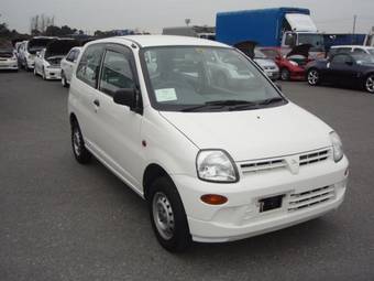 2003 Mitsubishi Minica Photos