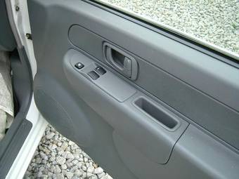 2003 Mitsubishi Minica Images