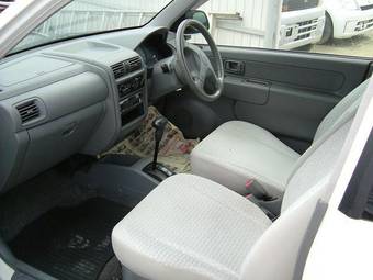 2003 Mitsubishi Minica Pictures