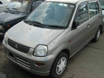 2003 Mitsubishi Minica Photos