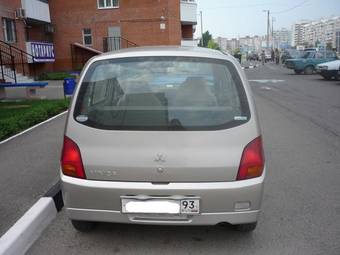 2003 Mitsubishi Minica Pictures