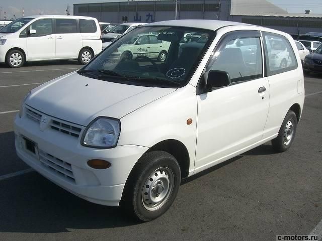 2004 Mitsubishi Minica