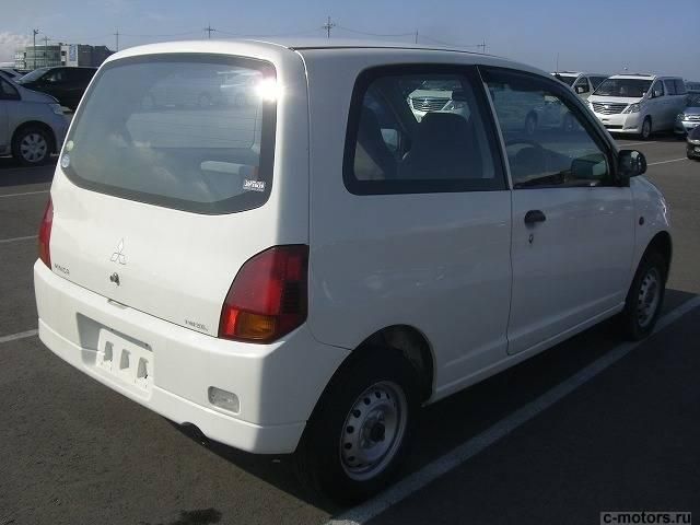2004 Mitsubishi Minica