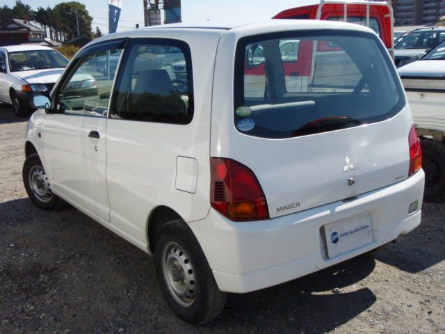 2004 Mitsubishi Minica