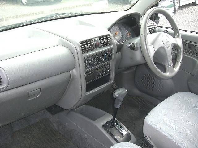 2004 Mitsubishi Minica