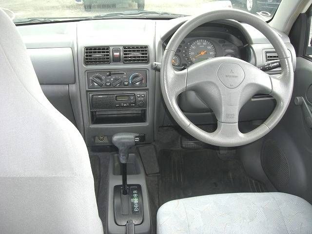 2004 Mitsubishi Minica