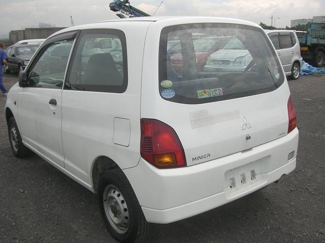 2004 Mitsubishi Minica