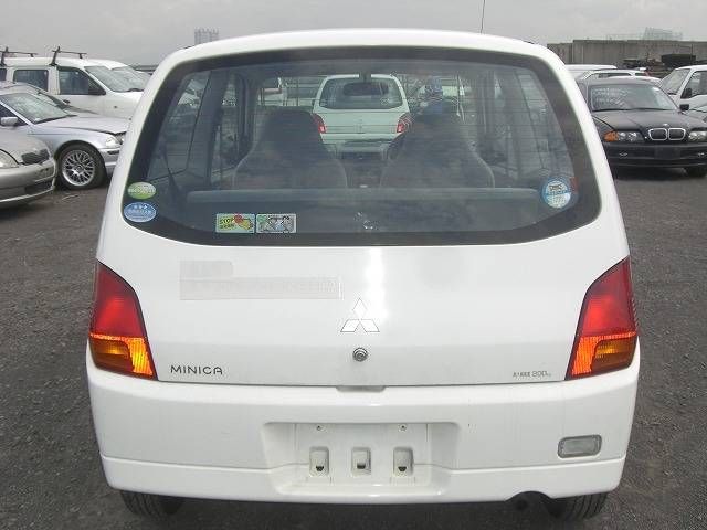 2004 Mitsubishi Minica