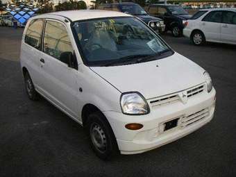 2004 Mitsubishi Minica