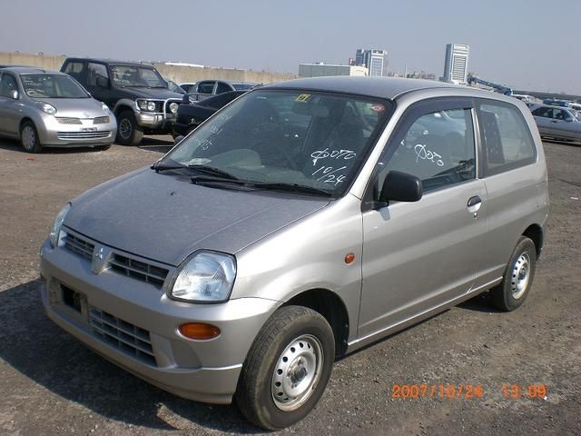2004 Mitsubishi Minica