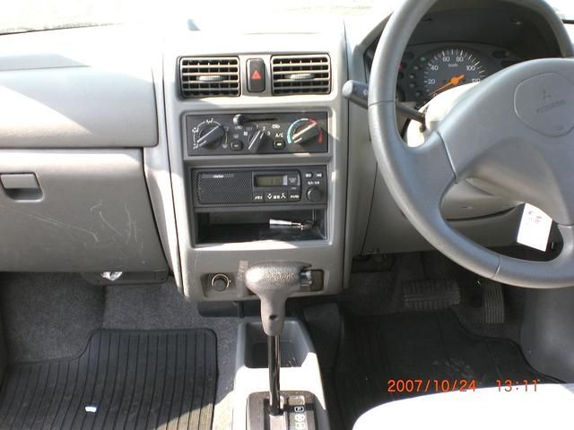 2004 Mitsubishi Minica