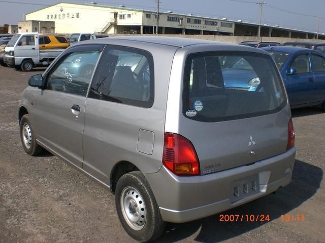 2004 Mitsubishi Minica