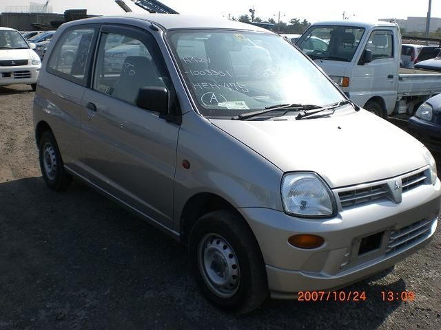 2004 Mitsubishi Minica