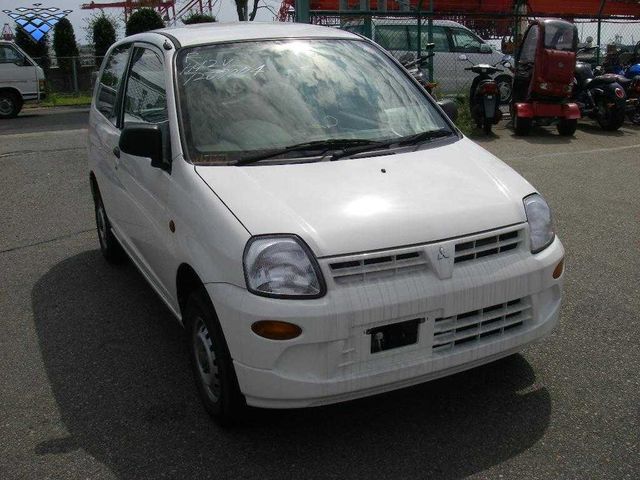 2004 Mitsubishi Minica