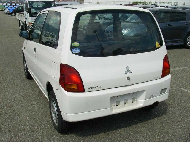 2004 Mitsubishi Minica