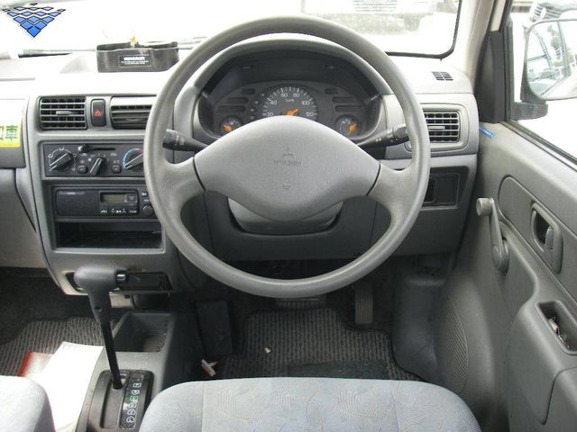 2004 Mitsubishi Minica