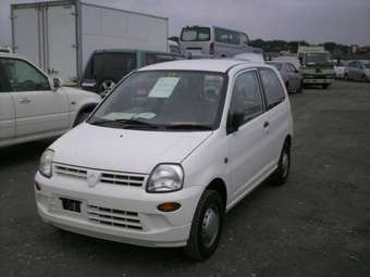 2004 Mitsubishi Minica