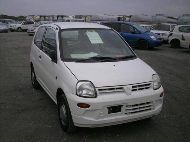 2004 Mitsubishi Minica