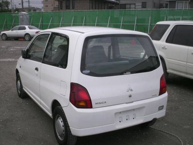 2004 Mitsubishi Minica