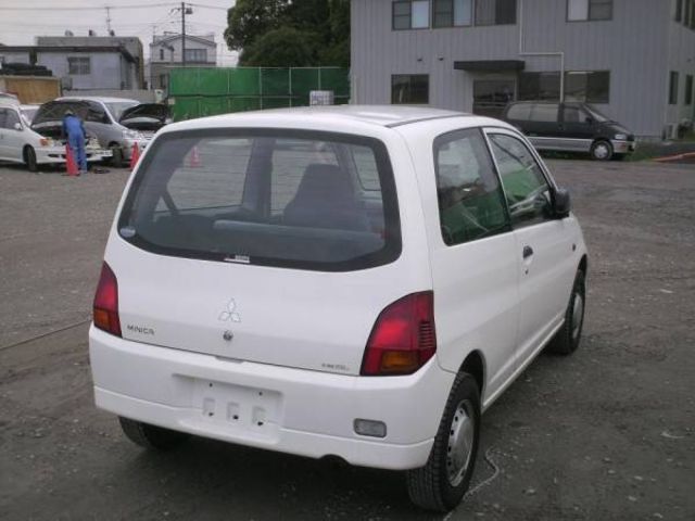 2004 Mitsubishi Minica