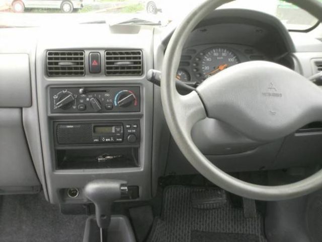 2004 Mitsubishi Minica