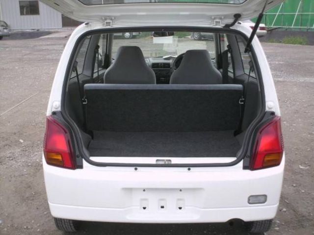 2004 Mitsubishi Minica