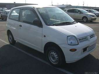 2004 Mitsubishi Minica