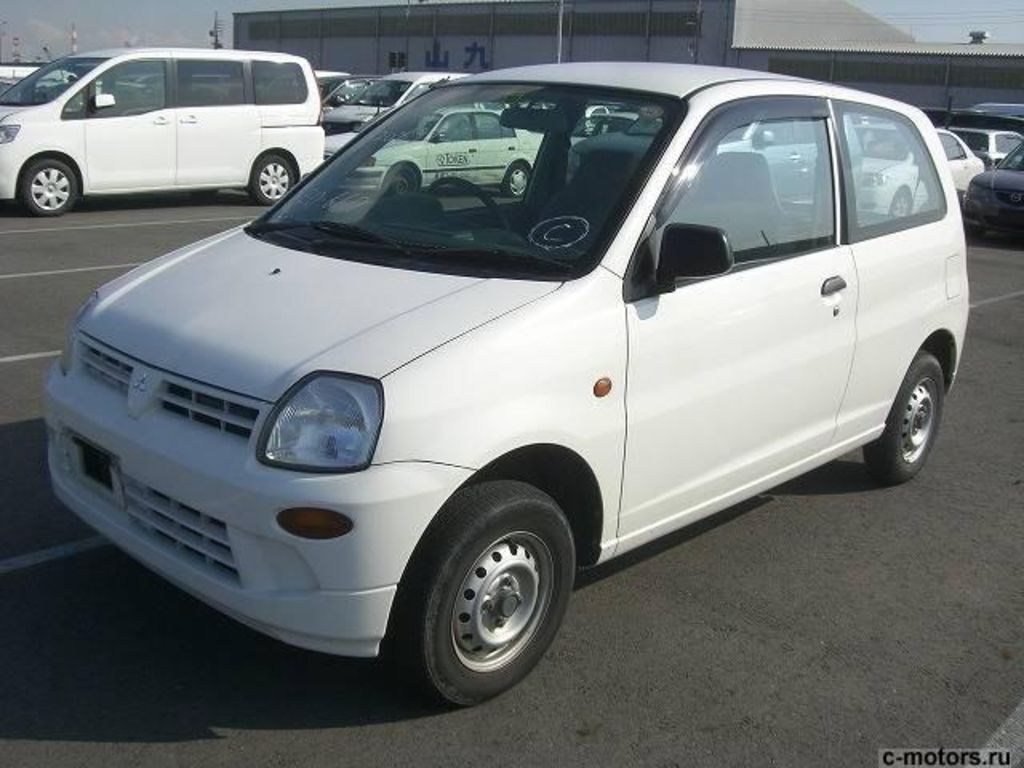 2004 Mitsubishi Minica