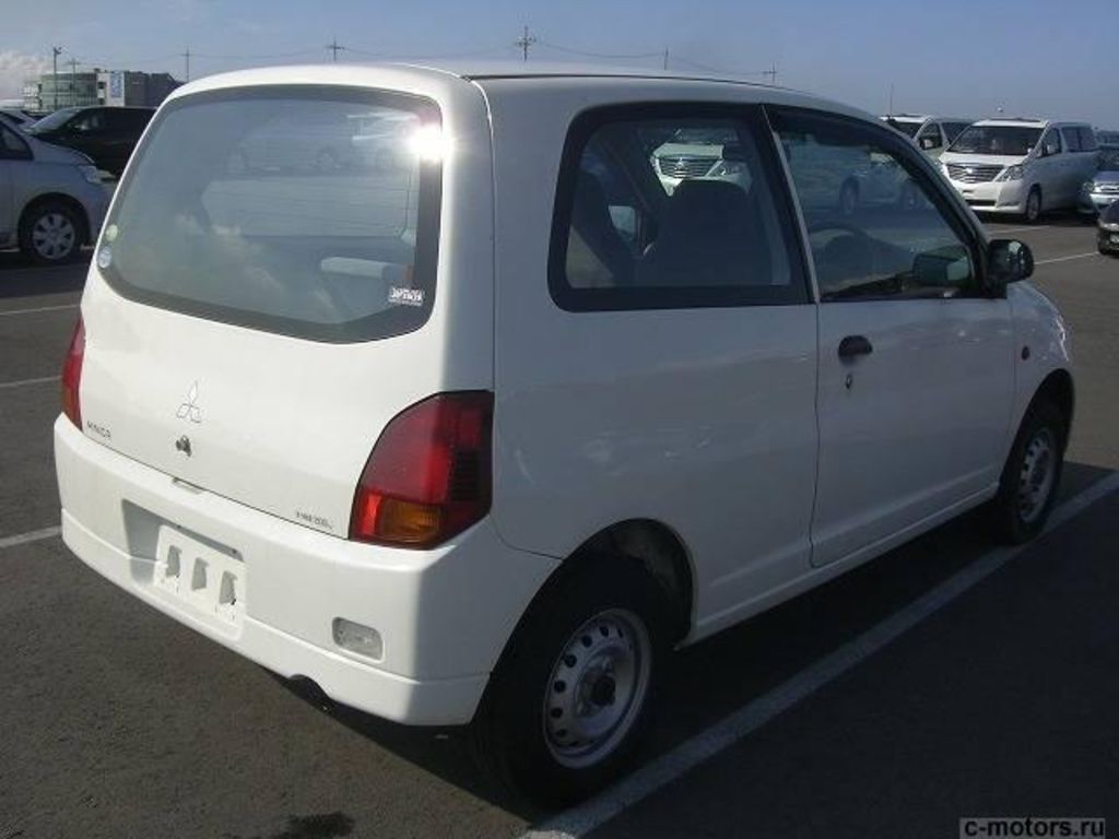2004 Mitsubishi Minica