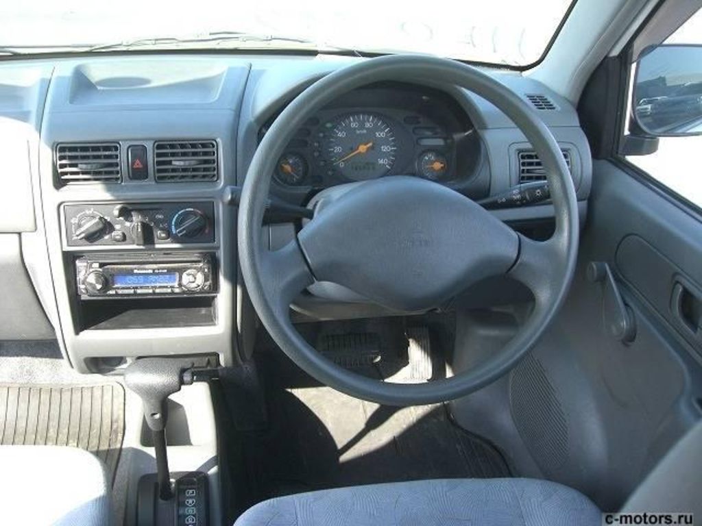 2004 Mitsubishi Minica
