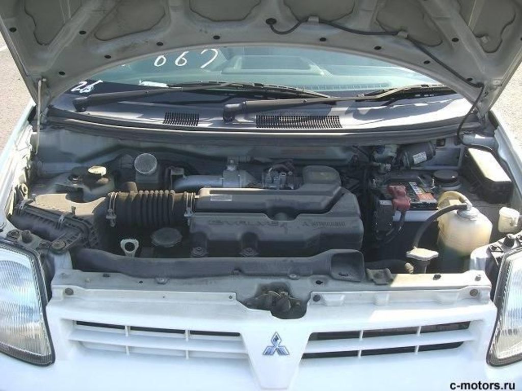 2004 Mitsubishi Minica