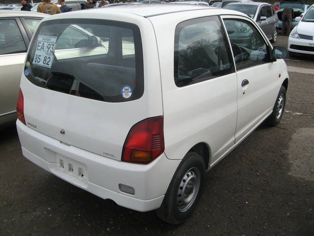 2004 Mitsubishi Minica