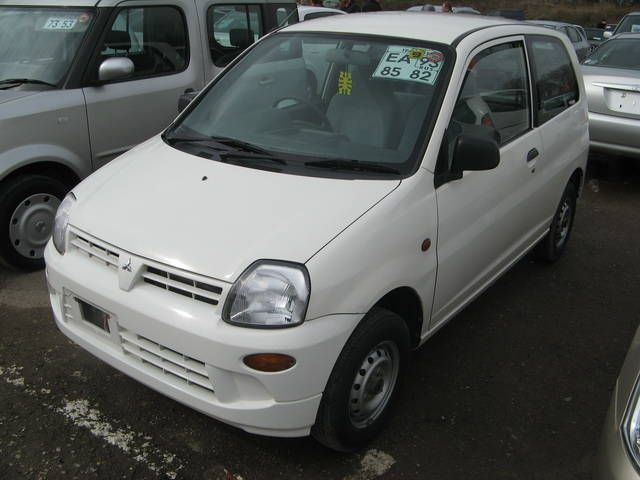 2004 Mitsubishi Minica