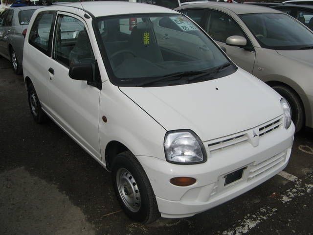 2004 Mitsubishi Minica