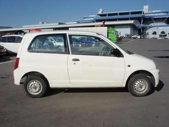 2004 Mitsubishi Minica Pics