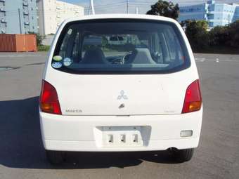2004 Mitsubishi Minica Pictures