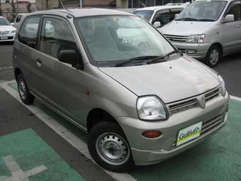 2004 Mitsubishi Minica Images