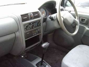 2004 Mitsubishi Minica Photos
