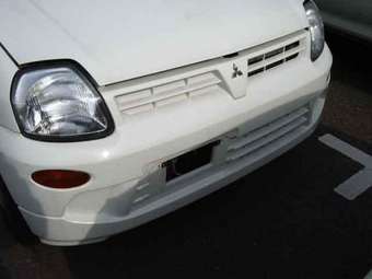 2004 Mitsubishi Minica Images