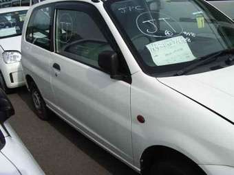 2004 Mitsubishi Minica Pictures