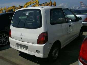 2004 Mitsubishi Minica Images