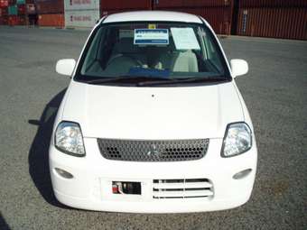 2004 Mitsubishi Minica Photos