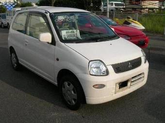 2004 Mitsubishi Minica Pictures