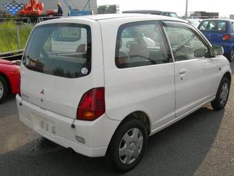 2004 Mitsubishi Minica Pictures