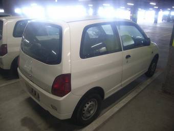 2004 Mitsubishi Minica Photos