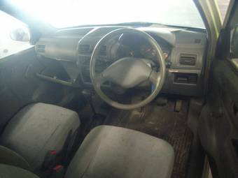2004 Mitsubishi Minica Pictures